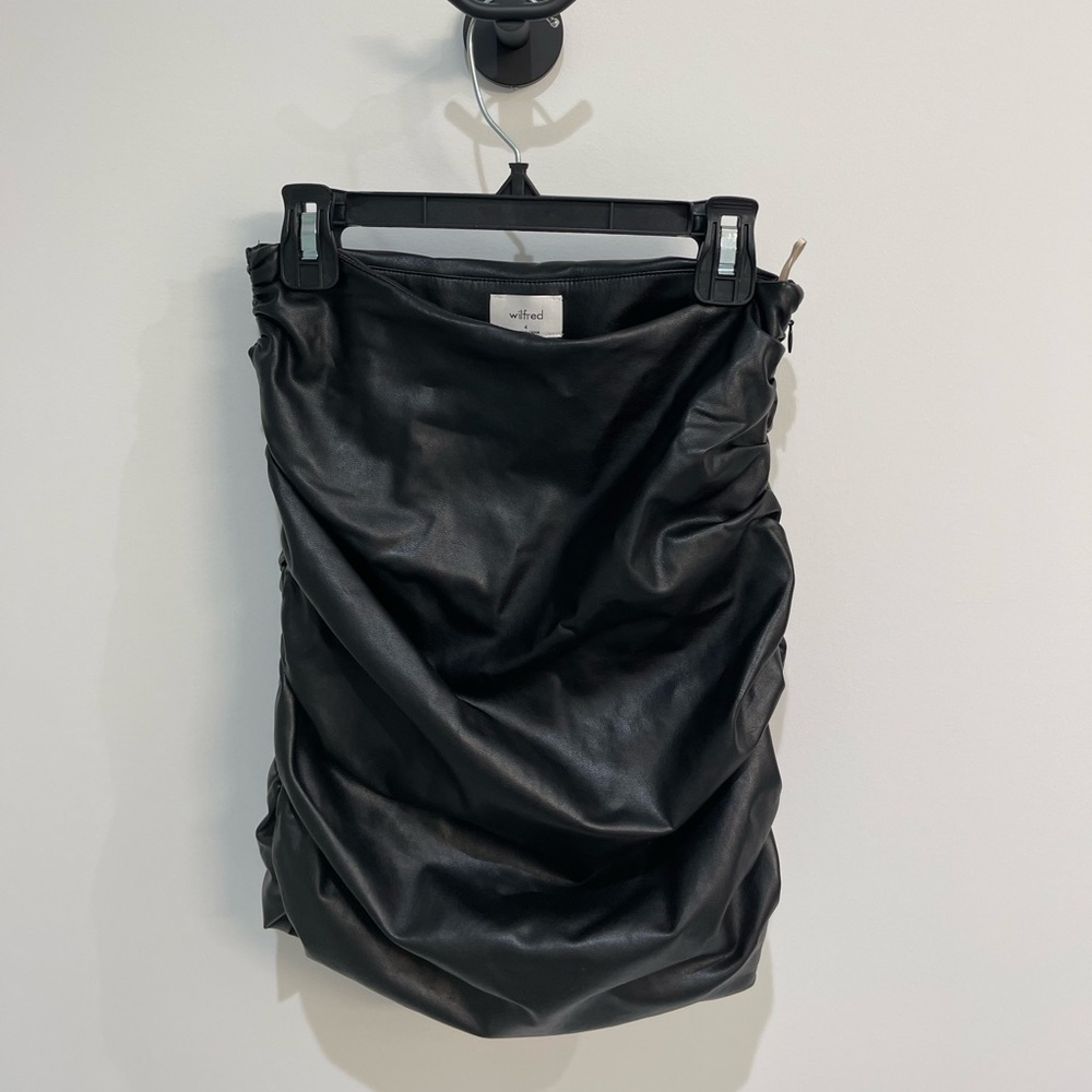 Aritzia Wilfred leather scrunch skirt